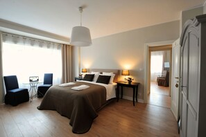 4 quartos, ferros/tábuas de passar roupa, berço de viagem, Wi-Fi