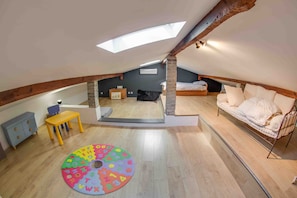7 habitaciones, tabla de planchar con plancha, wifi y ropa de cama