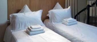 Center, wi-fi, air-conditioned, utilities room and bathroom linen cleaning included.