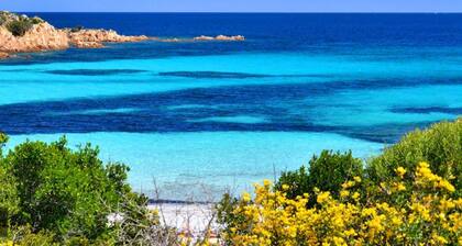 Alghero family-friendly villa 1km from the beach, WiFi, garden, playground