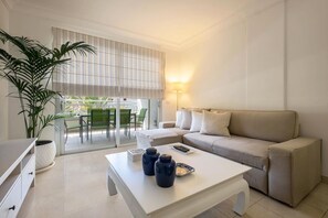 Smart TV, books, stereo