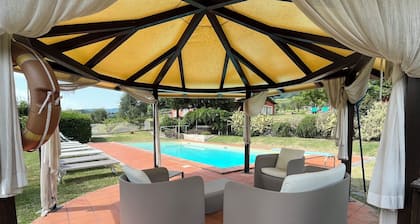 Huge Private Garden, AC in Bedrooms, Swimming Pool, Hot Tub and Wonderful Views