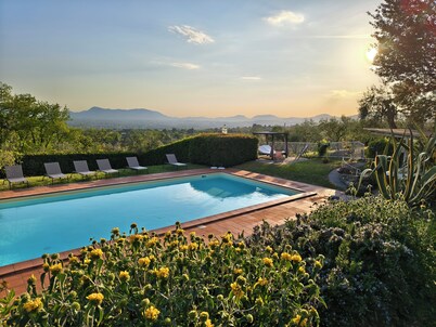 Huge Private Garden, AC in Bedrooms, Swimming Pool, Hot Tub and Wonderful Views