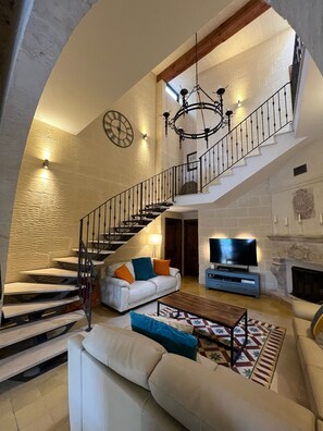 Smart TV, fireplace, video games, Netflix