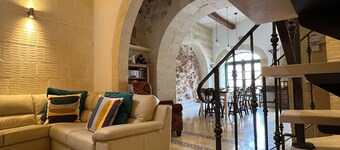 Dar Ta Nina Superbe villa familiale de luxe de 5 chambres. Climatisation de la piscine et WiFi 