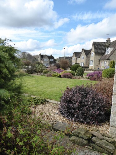 Spacious House 3 ensuite bedrooms, sleeps 6, Centre of Helmsley, Pet friendly, 
