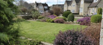 Spacious House 3 ensuite bedrooms, sleeps 6, Centre of Helmsley, Pet friendly, 