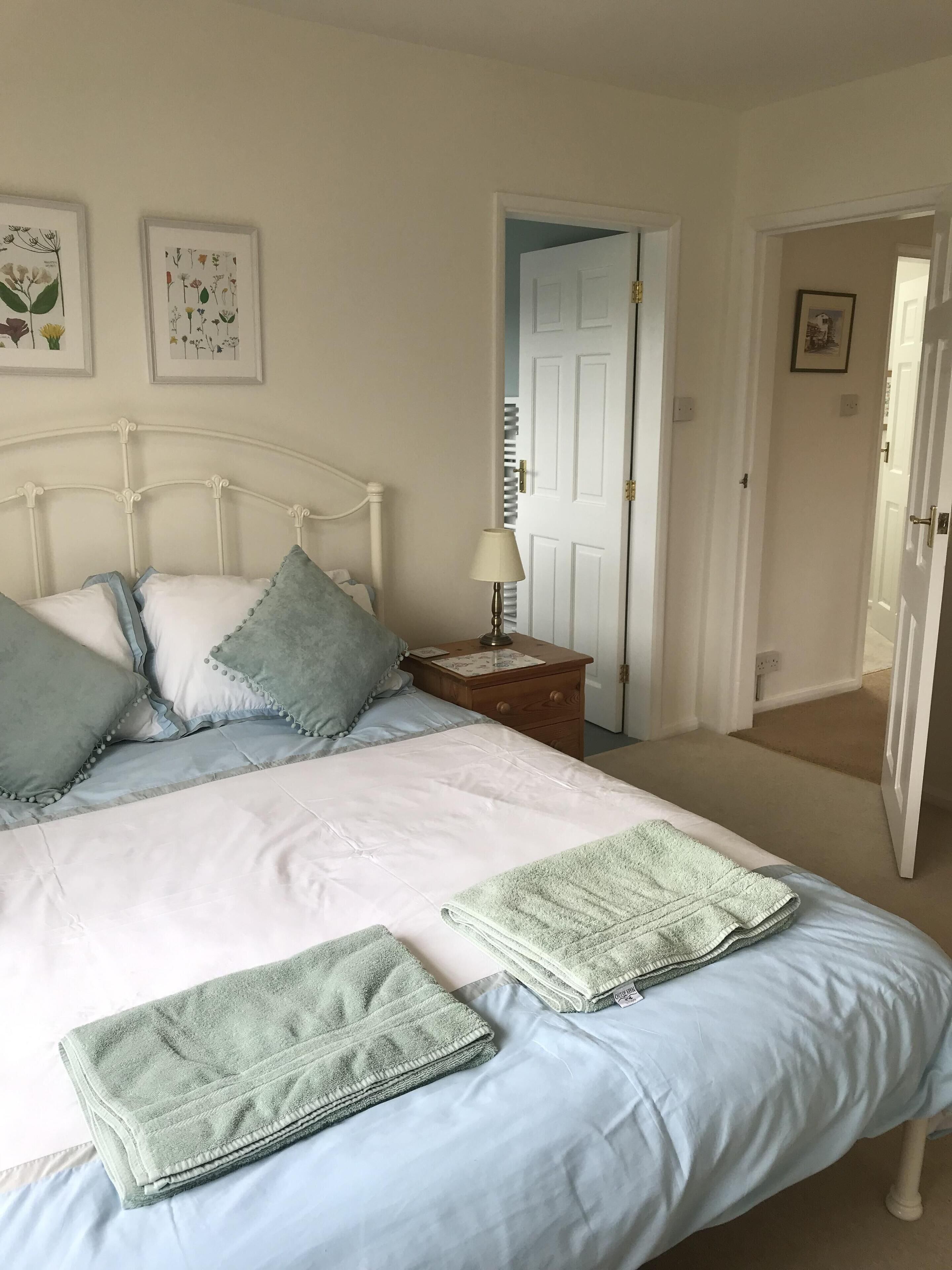 3 chambres, fer et planche à repasser, lit parapluie, Wi-Fi gratuit