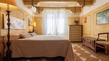 4 slaapkamers, een kluis op de kamer, een bureau