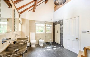 Ensemble douche/baignoire, bidet, savon