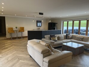 Interior - Stunning georgian manor, in 6 acres with hot tub & heated pool near silverstone (Braunston)