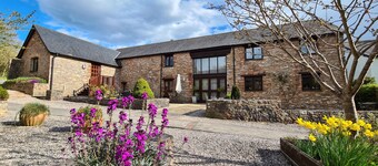 Wagtail Barn, South Devon, pet friendly with shared indoor pool & games room