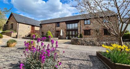 Wagtail Barn, South Devon, pet friendly with shared indoor pool & games room
