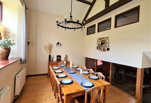 Dining - Wagtail Barn, South Devon, pet friendly with shared indoor pool & games room (Ipplepen)