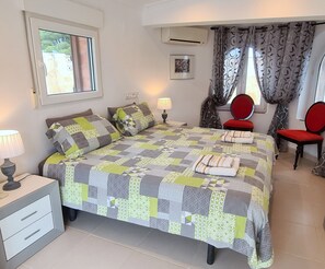 3 makuuhuonetta, silitysrauta/-lauta, ilmainen Wi-Fi, vuodevaatteet