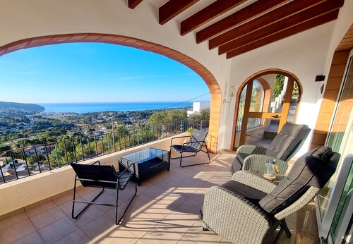 Beautiful villa private pool stunning Panoramic Sea & Mountain Views in Moraira,