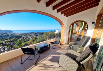 Beautiful villa private pool stunning Panoramic Sea & Mountain Views in Moraira,