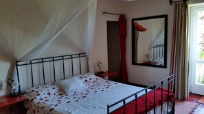 3 chambres, fer et planche à repasser, lit parapluie, Wi-Fi gratuit