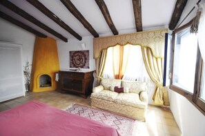 7 chambres, bureau, fer et planche à repasser, accès au Wi-Fi (inclus)