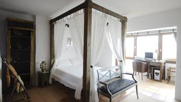 7 quartos, escrivaninha, ferros/tábuas de passar roupa