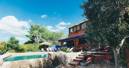 Fantastic Villa 5 minutes from Sitges!! 19 SLEEPERS, wifi, swimming pool