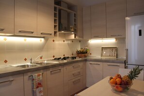 Fridge, microwave, oven, stovetop