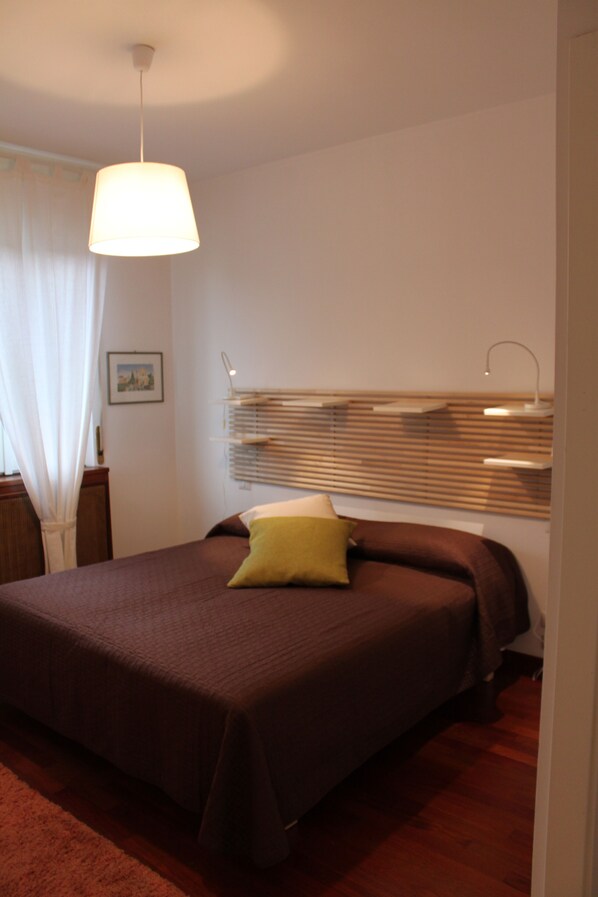 2 عدّة غرف نوم ومكواة/لوح كي وواي فاي مجانًا وملاءات أسرّة