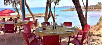 Elegant & Affordable Villa, Private swimming pool sleeps 4 to 10 adults