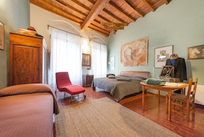 1 bedroom, desk, iron/ironing board, free WiFi