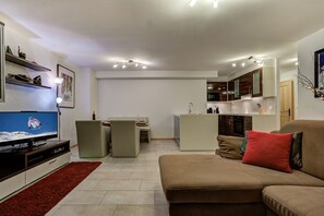 Fernseher, DVD-Player, Stereoanlage