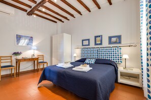 1 bedroom, iron/ironing board, Internet, bed sheets - Piazza dei Satiri Apartment | In the heart of Rome (Roma)