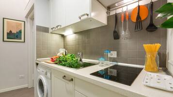 Fridge, microwave, stovetop, coffee/tea maker