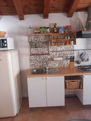 Fridge, microwave, stovetop, coffee/tea maker