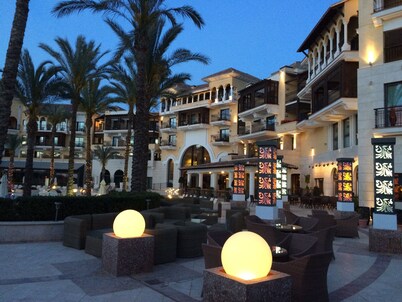 Brand New Luxury Frontline Apartment With Golf, Pool & Lake Views