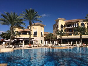 Pool - Brand New Luxury Frontline Apartment With Golf, Pool & Lake Views (Torre Pacheco)