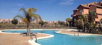 Brand New Luxury Frontline Apartment With Golf, Pool & Lake Views