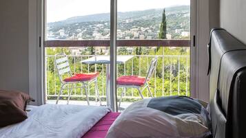 1 chambre, fer et planche Ă  repasser, Wi-Fi gratuit, draps fournis