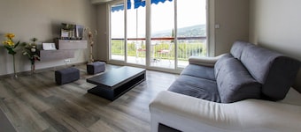 Furnished accommodation rated 3*. Parking. Private terrace. Sea view. Beach access