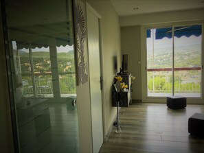 Interior - Furnished accommodation rated 3*. Private terrace. Sea view and parking Beach access (Cassis)
