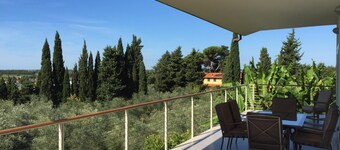 Villa Sara near the Tuscan cities of art and the beautiful beaches in Versilia