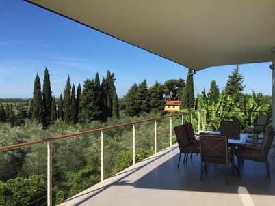Villa Sara near the Tuscan cities of art and the beautiful beaches in Versilia