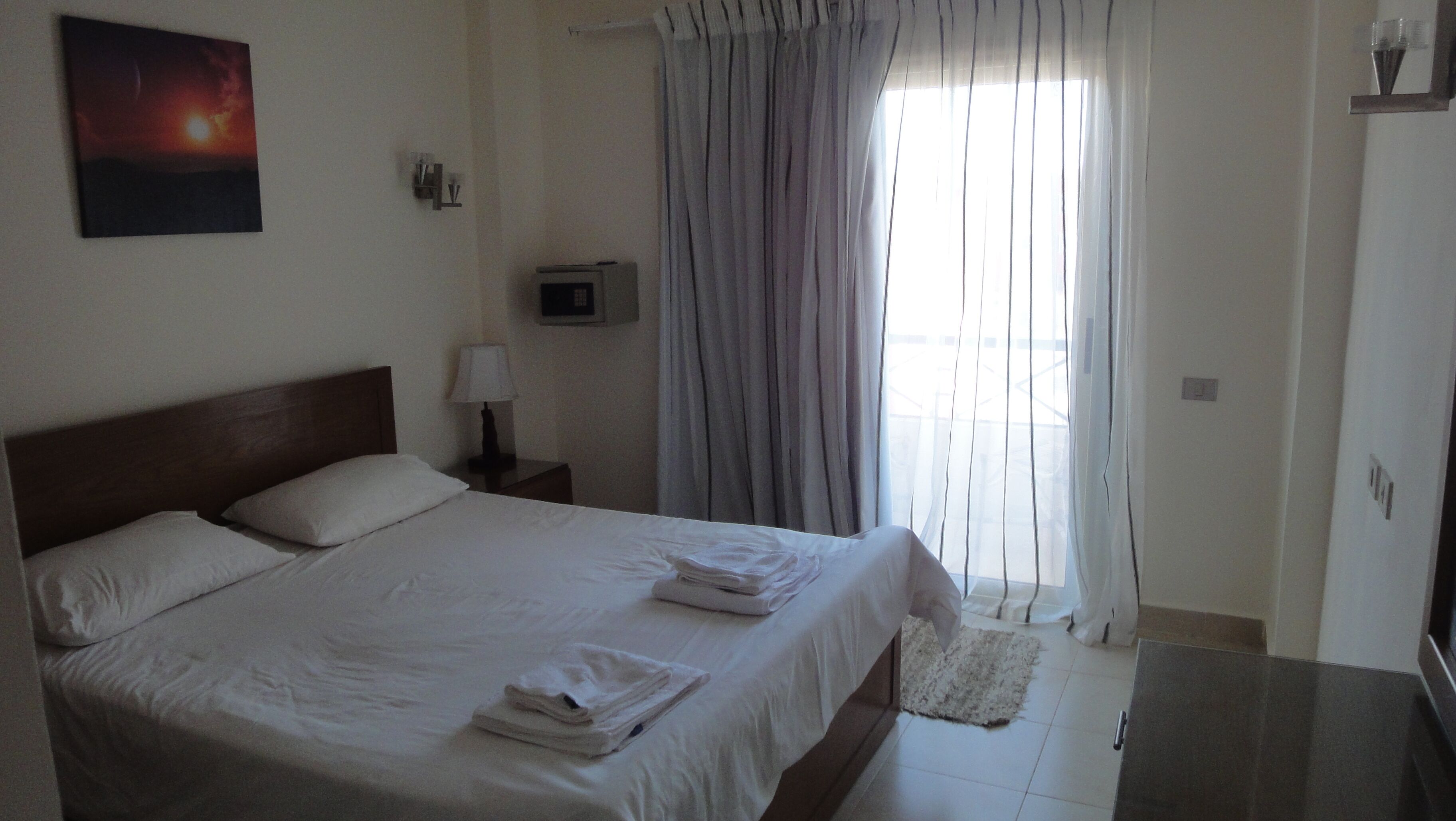 1 quarto, camas com colchões de espuma com sistema de memória