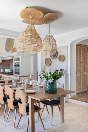 Dining - Luxury Villa with Pool, Sauna, BBQ, Gym, AC (Valbonne)