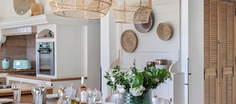 Luxury Villa with Pool, Sauna, BBQ, Gym, AC