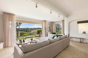 Smart TV, fireplace, ping pong - Luxury Villa with Pool, Sauna, BBQ, Gym, AC (Valbonne)
