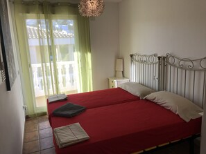 3 soverom, strykejern/-brett, wi-fi og sengetøy