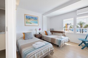 3 chambres, coffre-fort, fer et planche à repasser