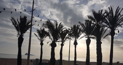 Piso en Benidorm Renovado en Primera Línea con Terraza
