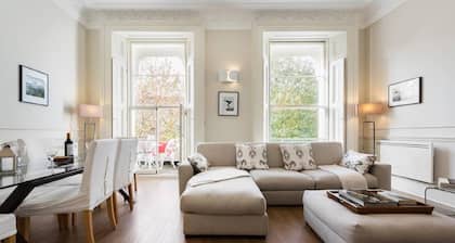 Amazing Victorian Apartment near Kensington Palace and Notting Hill