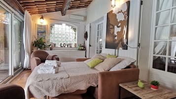 4 chambres, coffres-forts dans les chambres, bureau